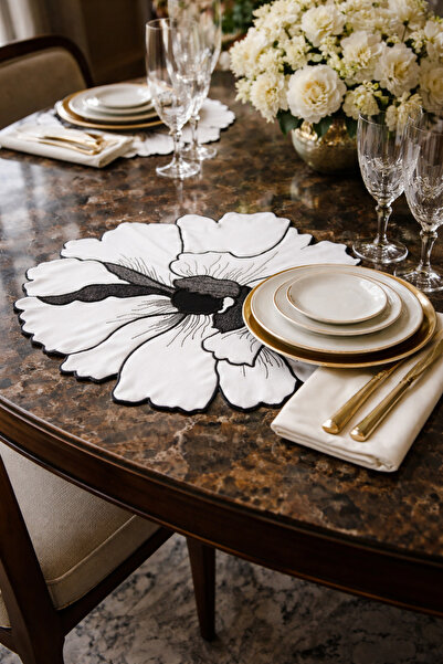 Lilies Atelier Çiçek Kesim Siyah Çiçek Nakışlı Gardenya Keten Amerikan Servis...