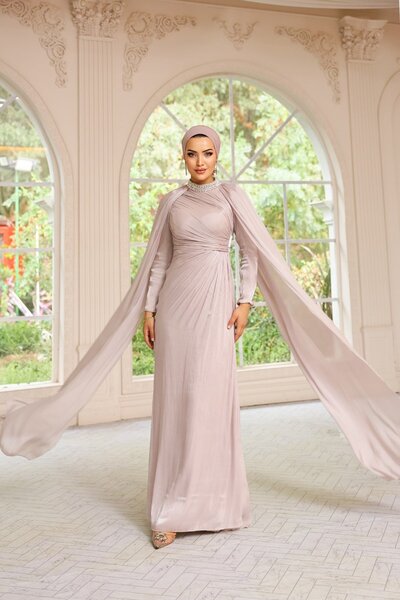 Olcay Yoryo Seiden-Tesettür-Abendkleid mit Steinen am Kragen und Umhang-Detai...