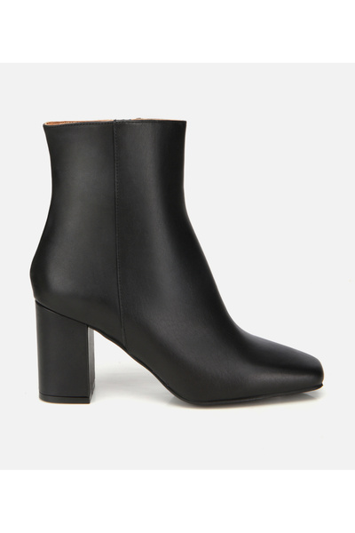 Hotiç Kadın Deri Siyah Küt Burunlu Topuklu Bot