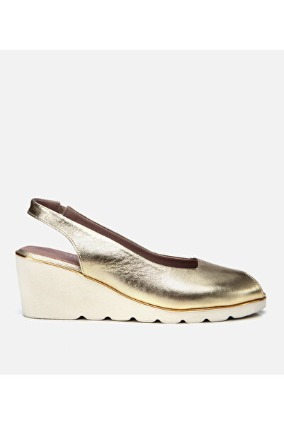 Hotiç Γυναικεία δερμάτινα πέδιλα με χρυσή αγκράφα και τακούνι με σφήνα