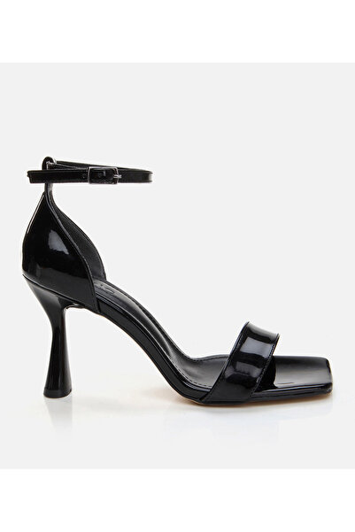 Hotiç Γυναικεία μαύρα πέδιλα με τακούνι