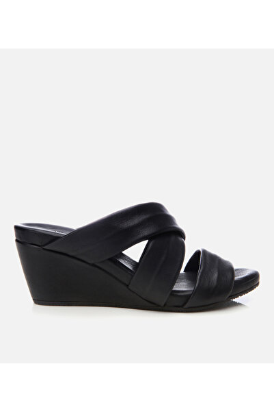 Hotiç Γυναικείες δερμάτινες μαύρες παντόφλες με τακούνι