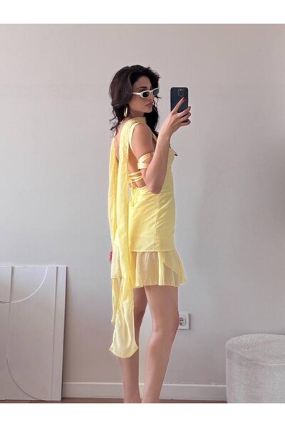 MARCELY فستان شاطئ من التول الأصفر مع تفاصيل من الشيفون على الظهر، فستان شاطئ...