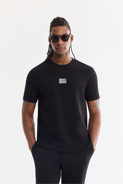 Avva Ανδρικό μπλουζάκι μαύρο με λαιμόκοψη ολόγραμμα με τύπωμα Interlock A61Y1059