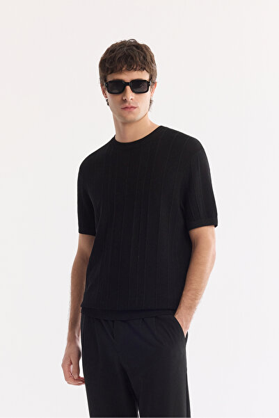 Avva Men's Black Crew Neck Easy Ü Tulle Enen Anti-Wrinkle Regular Fit Knitwea...