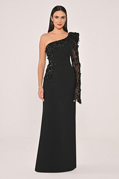 ALFABETA فستان ألفا بيتا بكم واحد مطرز بفتحة جانبية من الكريب طويل للسهرة