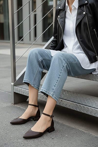 DİVOLYA Srećne smeđe cipele sa špicastim vrhom i petom od 3 cm