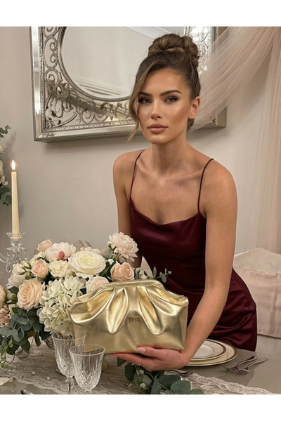 Çanta Trend حقيبة يد نسائية من الجلد الصناعي اللامع باللون الذهبي اللامع للاس...