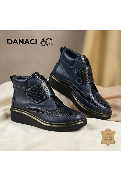 DANACI Kadın Hakiki Deri Baskılı Cırtlı Tasarım Kısa Bot