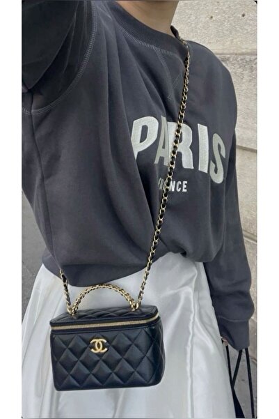 GENERAL A (mini) Clutch Bag with a classic, elegant design and a luxurious feel.