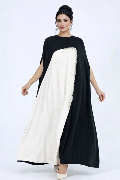 NN01 A jalabiya made of crepe fabric, decorated with crystals and pearls.