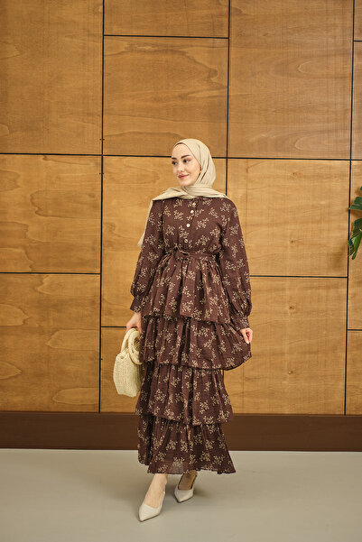 LOCCO Γυναικείο φόρεμα με ελαστική μέση και λεπτομέρεια με χρυσά κουμπιά, καφ...