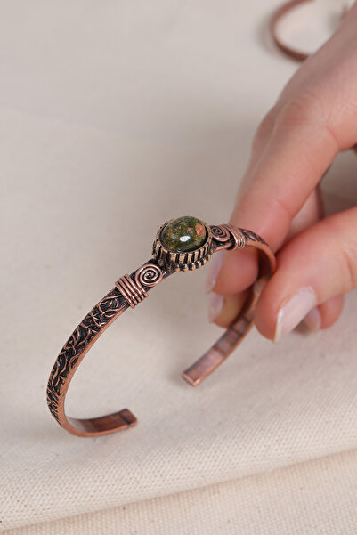 Süspüs Accessories سوار أوكانيت بيضاوي مرصّع بالأحجار من النحاس