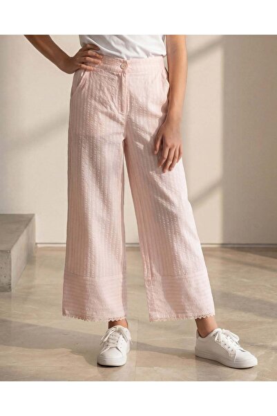 REDTAG بنطلون وردي كاجوال للبنات في السنة الأخيرة