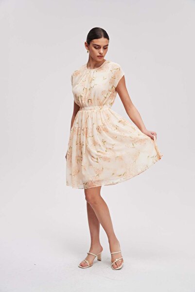 Livia فستان قصير الأكمام منقوش وخصر عالٍ