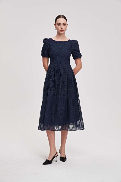 Nichii Short-sleeve embroidered midi dress