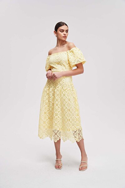 Livia فستان ميدي قصير الأكمام مزين بفتحات