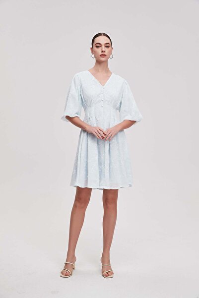 Nichii Short-sleeve embroidered knee-length dress