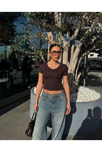 motix Urban Fit Crop Tee – Minimal ve Vücuda Oturan Street Style Bluz