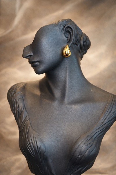 TAUPE Bijoux أقراط نادين الذهبية اللامعة