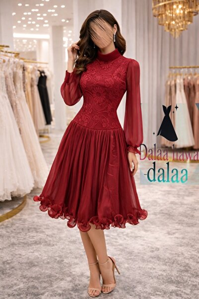dalaa Soft dress with a Lace overlay