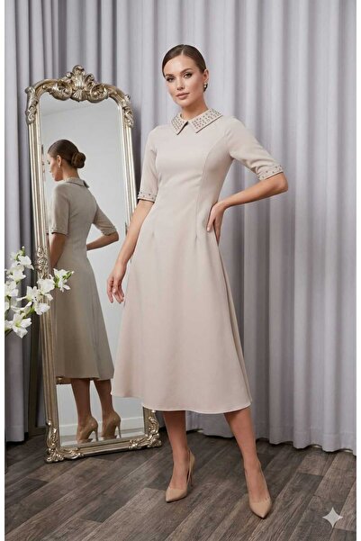 NORA KSA An elegant dress with a luxurious classic cut