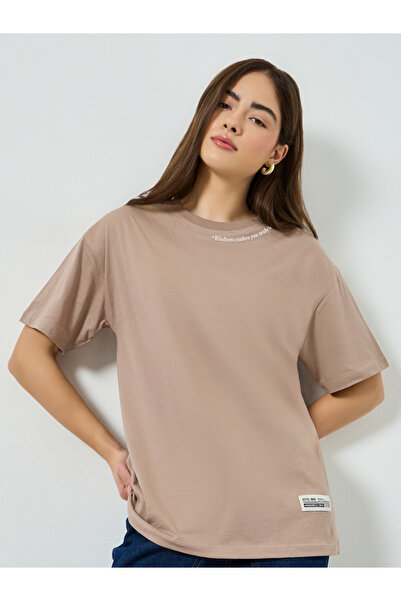 Styli تيشيرت قطن بني فضفاض برقبة دائرية