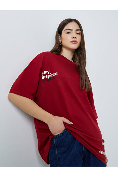 Styli تيشيرت أحمر بشعار كبير الحجم وأكتاف منسدلة