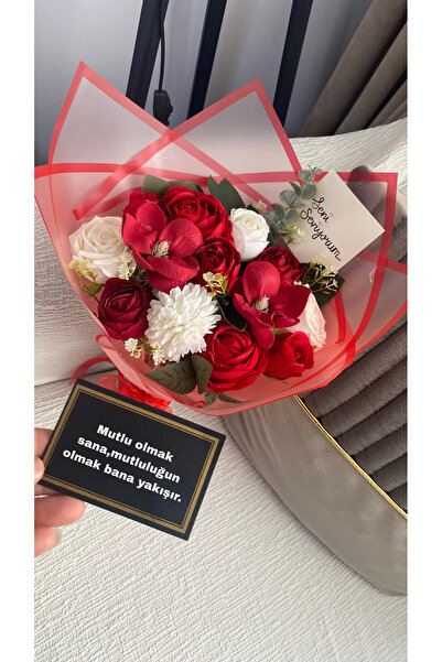 Kelebek Dünyası Manolya Çiçeği Buketi