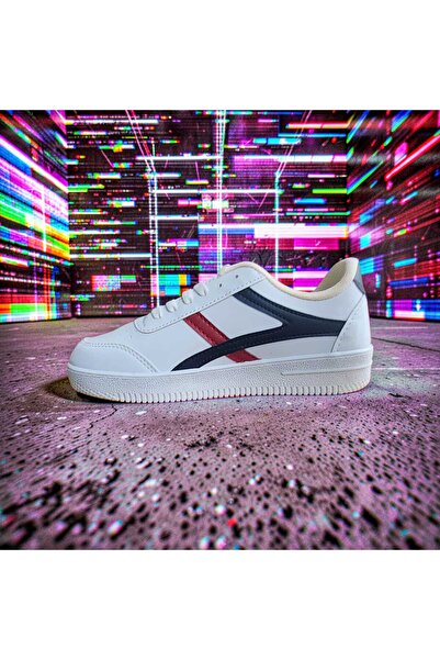 Sokak Stilinin Yeni İkonu: Retro Esintili Modern Sneaker