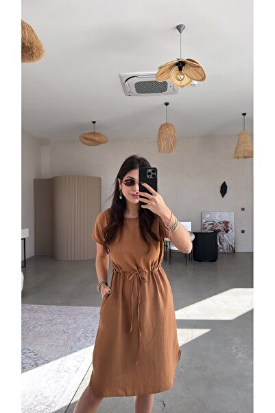 Buket Teke فستان من قماش التنسل بحزام خصر بلون الجمل