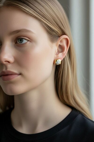 by Atelier Sarraf 9K altın pırlantalı yonca detaylı küpe