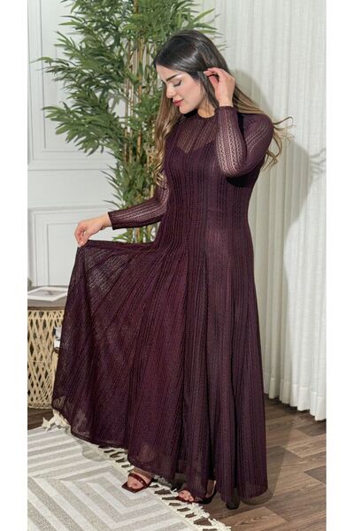 TREASUREISLAND An elegant dress with a sophisticated style that combines simp...