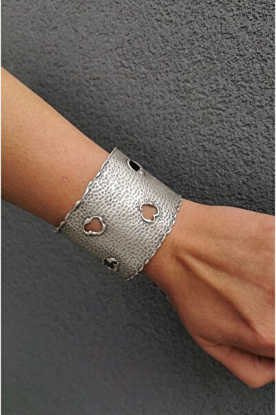 KAEVjewelry Wide silver-plated brass bracelet with Textured Patterned