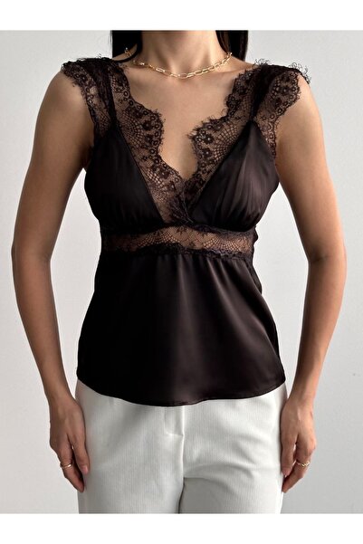VLK STYLE V YAKA DANTELLİ SATEN BLUZ