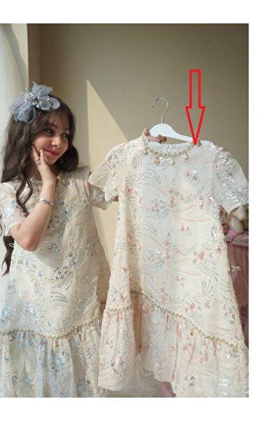 Banuta Soft pink dress on beige