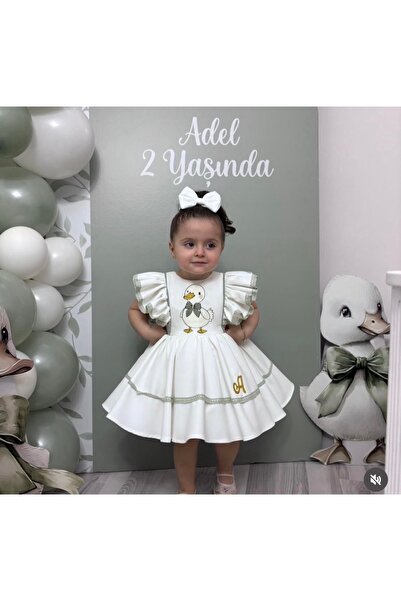 Dizaynbyasena فستان عيد ميلاد باللون البيج مع زخارف على شكل بطة