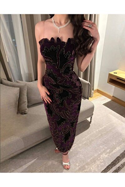 Mira A very striking and gorgeous evening dress. The material is sequined, an...