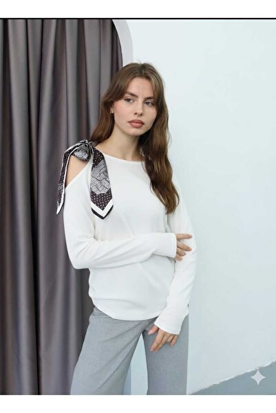 Candan Yeni Sezon Fularlı Bluz