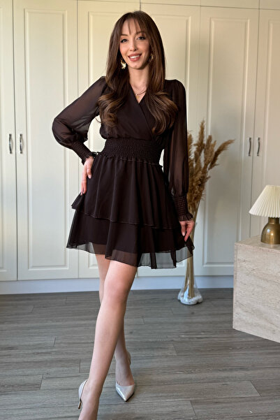 Dilay Gökoğlu Butik Şifon Fırfır Etek Beli Lastikli V Yaka Kısa Elbise