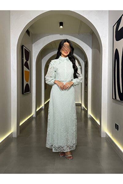 Warazan Royal Lace set with elegant details