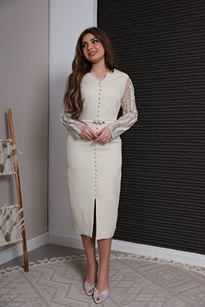 TREND Elegant beige dress with distinctive sleeves