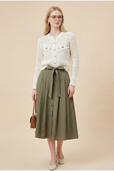 MissRunin Önü Çiçek Nakışlı Ponponlu Düğmeli Triko Hırka