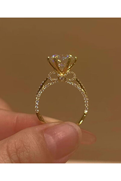 Store Işıltılı Spnsuzluk Tektaş Gümüş Yüzük ışıklı kutusunda