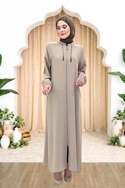 Amine Hüma Yaren Zincir Detayli Ferace Bej