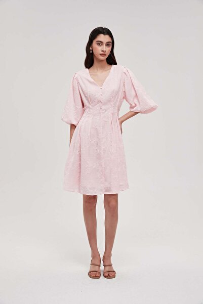 mica Short-sleeve embroidered knee-length dress
