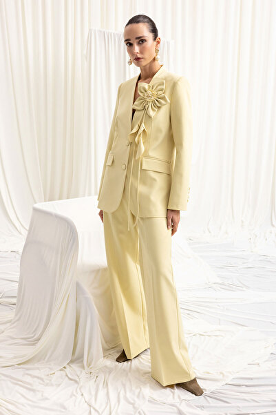 Dizayn Ella El işi çiçek broşlu iki düğmeli takım EL-2819