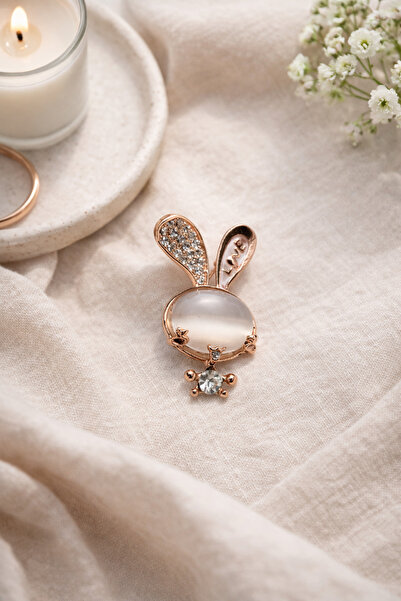 İZEV Taşlı Tavşan Figürlü Broş