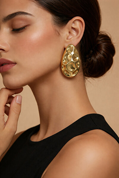 Liora Gold Oval Textured Earrings