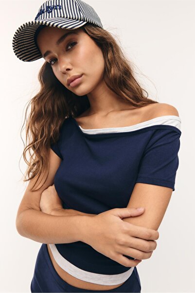 Stradivarius Kısa kollu kayık yaka t-shirt